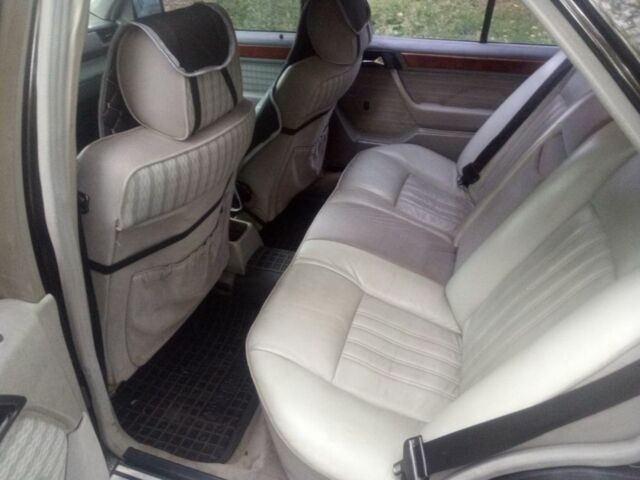 Черный Мерседес В124, объемом двигателя 3 л и пробегом 300 тыс. км за 3000 $, фото 6 на Automoto.ua