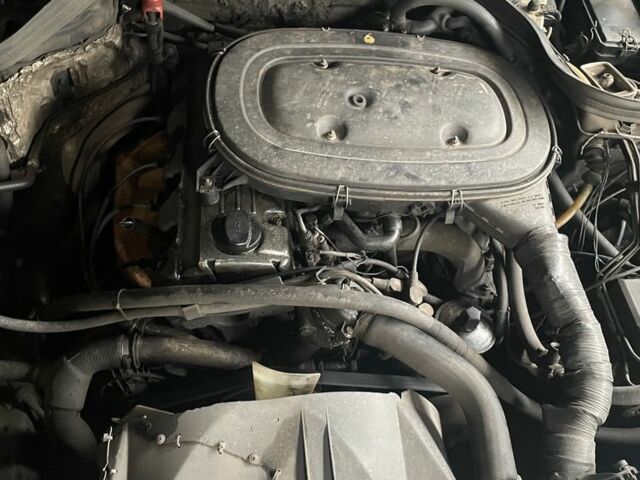 Черный Мерседес В124, объемом двигателя 2.3 л и пробегом 450 тыс. км за 1418 $, фото 5 на Automoto.ua