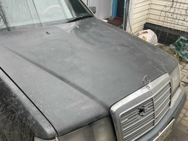 Черный Мерседес В124, объемом двигателя 2.3 л и пробегом 450 тыс. км за 1418 $, фото 1 на Automoto.ua