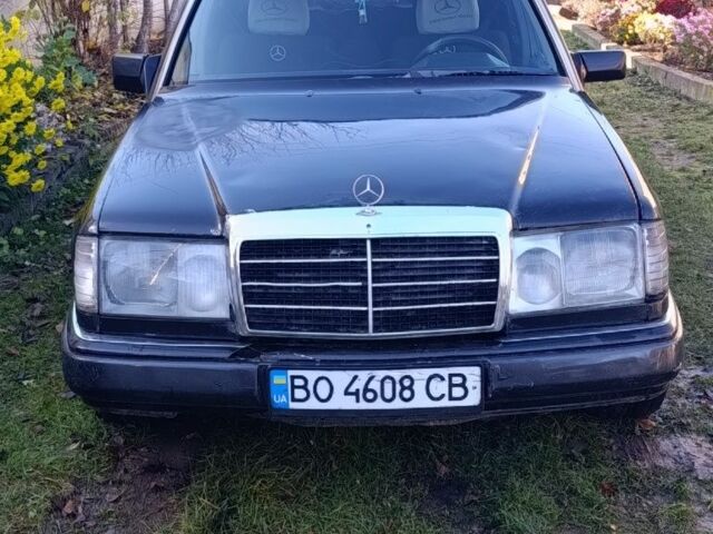 Черный Мерседес В124, объемом двигателя 2.5 л и пробегом 358 тыс. км за 1900 $, фото 2 на Automoto.ua