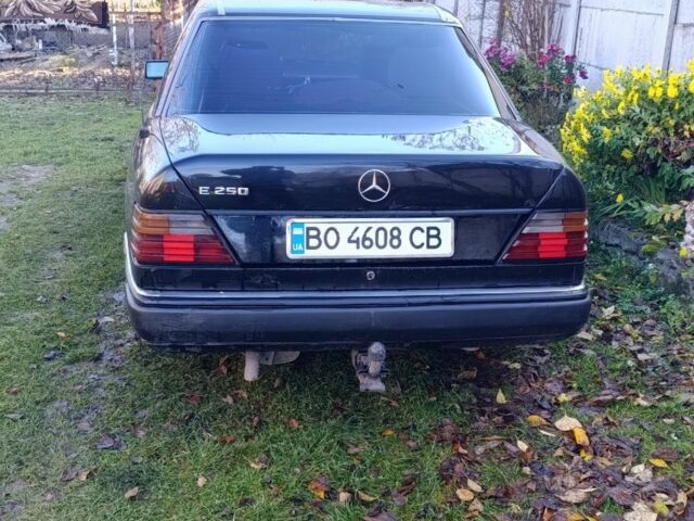 Черный Мерседес В124, объемом двигателя 2.5 л и пробегом 358 тыс. км за 1900 $, фото 3 на Automoto.ua