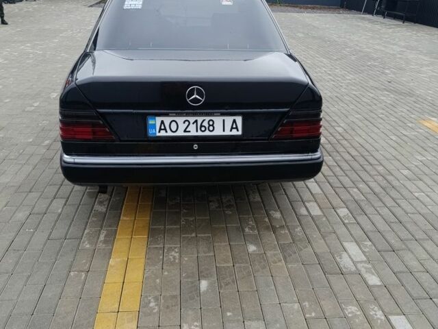 Черный Мерседес В124, объемом двигателя 2 л и пробегом 580 тыс. км за 2100 $, фото 4 на Automoto.ua