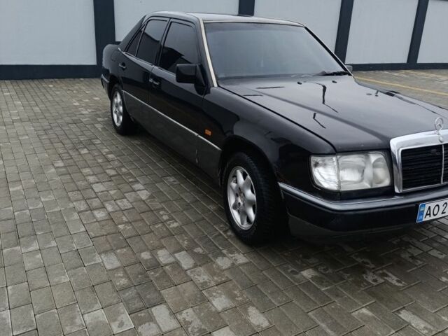 Черный Мерседес В124, объемом двигателя 2 л и пробегом 580 тыс. км за 2100 $, фото 2 на Automoto.ua