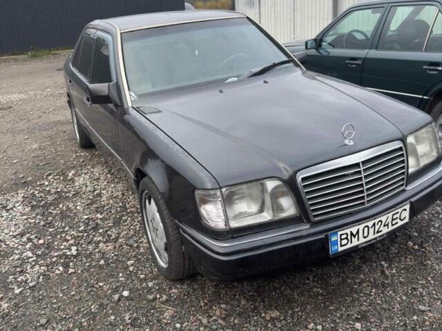 Черный Мерседес В124, объемом двигателя 2.8 л и пробегом 500 тыс. км за 2500 $, фото 1 на Automoto.ua