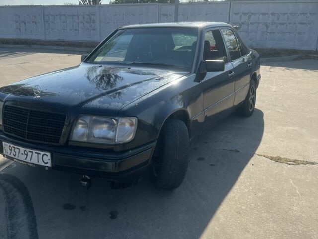 Чорний Мерседес В124, об'ємом двигуна 2.8 л та пробігом 3 тис. км за 1650 $, фото 1 на Automoto.ua