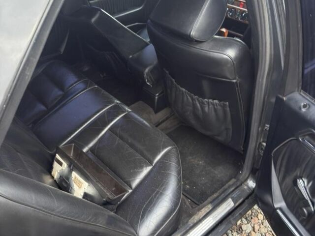 Черный Мерседес В124, объемом двигателя 2.8 л и пробегом 500 тыс. км за 2500 $, фото 3 на Automoto.ua