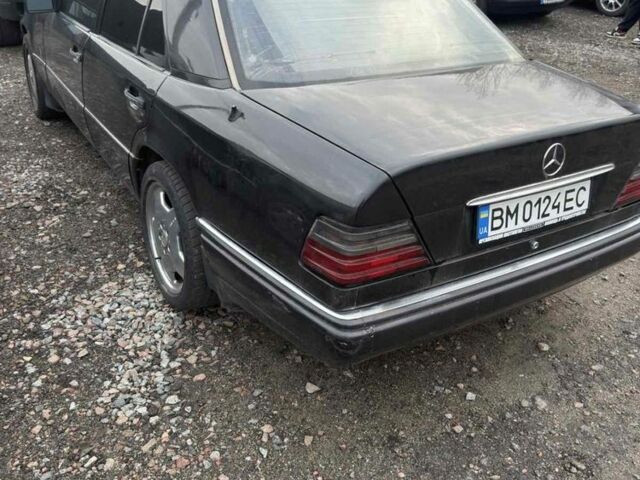 Черный Мерседес В124, объемом двигателя 2.8 л и пробегом 500 тыс. км за 2500 $, фото 4 на Automoto.ua