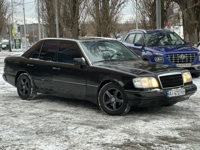 Чорний Мерседес В124, об'ємом двигуна 2.2 л та пробігом 378 тис. км за 1800 $, фото 1 на Automoto.ua