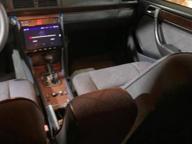 Черный Мерседес В124, объемом двигателя 2.2 л и пробегом 360 тыс. км за 3900 $, фото 1 на Automoto.ua