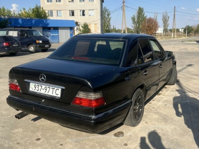 Чорний Мерседес В124, об'ємом двигуна 2.8 л та пробігом 3 тис. км за 1650 $, фото 2 на Automoto.ua