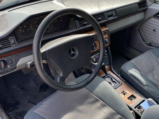 Чорний Мерседес В124, об'ємом двигуна 2.5 л та пробігом 350 тис. км за 5000 $, фото 4 на Automoto.ua