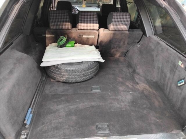 Чорний Мерседес В124, об'ємом двигуна 3.2 л та пробігом 460 тис. км за 1802 $, фото 1 на Automoto.ua