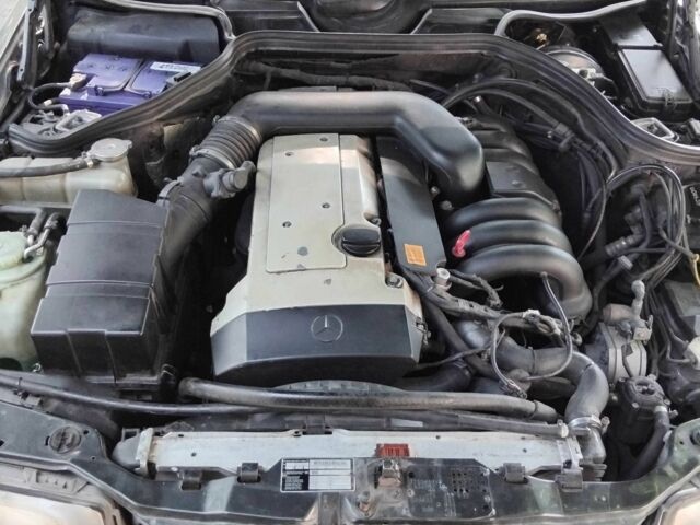 Чорний Мерседес В124, об'ємом двигуна 3.2 л та пробігом 460 тис. км за 1802 $, фото 2 на Automoto.ua