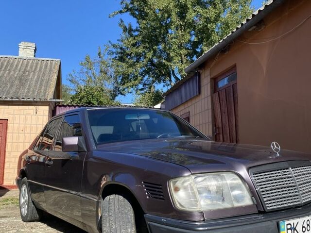 Фиолетовый Мерседес В124, объемом двигателя 2.3 л и пробегом 400 тыс. км за 2500 $, фото 14 на Automoto.ua