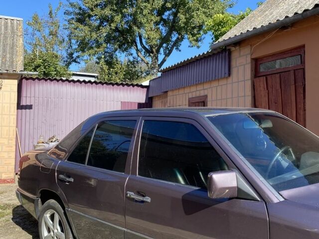 Фиолетовый Мерседес В124, объемом двигателя 2.3 л и пробегом 400 тыс. км за 2500 $, фото 12 на Automoto.ua