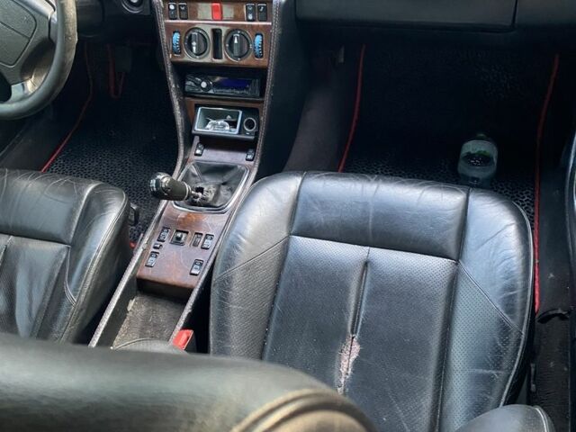 Фиолетовый Мерседес В124, объемом двигателя 2.3 л и пробегом 400 тыс. км за 2500 $, фото 6 на Automoto.ua