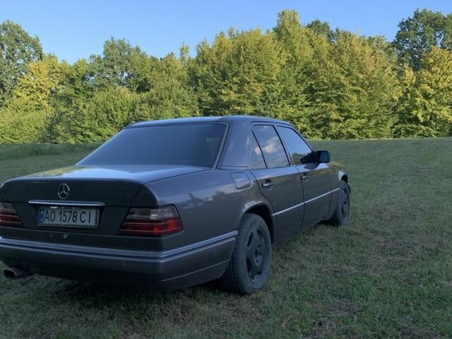 Фіолетовий Мерседес В124, об'ємом двигуна 2.8 л та пробігом 365 тис. км за 3700 $, фото 2 на Automoto.ua