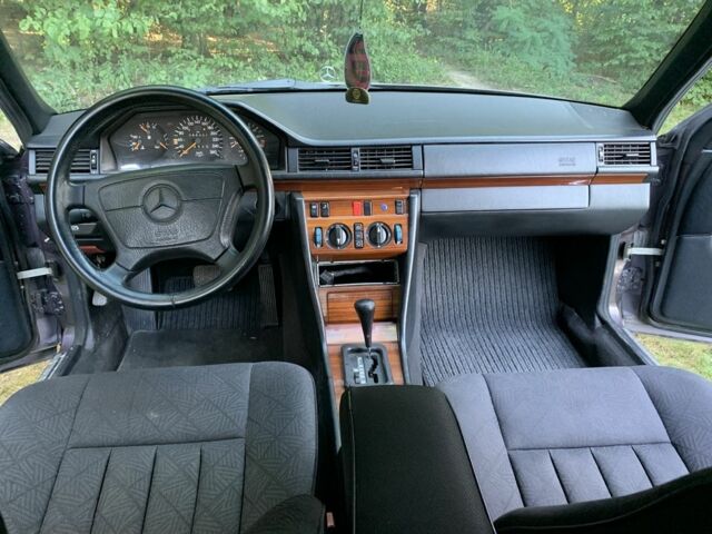 Фіолетовий Мерседес В124, об'ємом двигуна 2.8 л та пробігом 365 тис. км за 3700 $, фото 7 на Automoto.ua