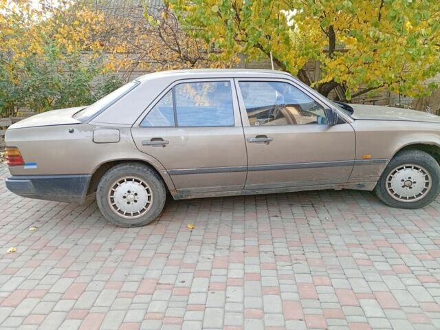 Коричневый Мерседес В124, объемом двигателя 2 л и пробегом 500 тыс. км за 1163 $, фото 2 на Automoto.ua