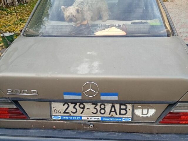 Коричневый Мерседес В124, объемом двигателя 2 л и пробегом 500 тыс. км за 1163 $, фото 1 на Automoto.ua