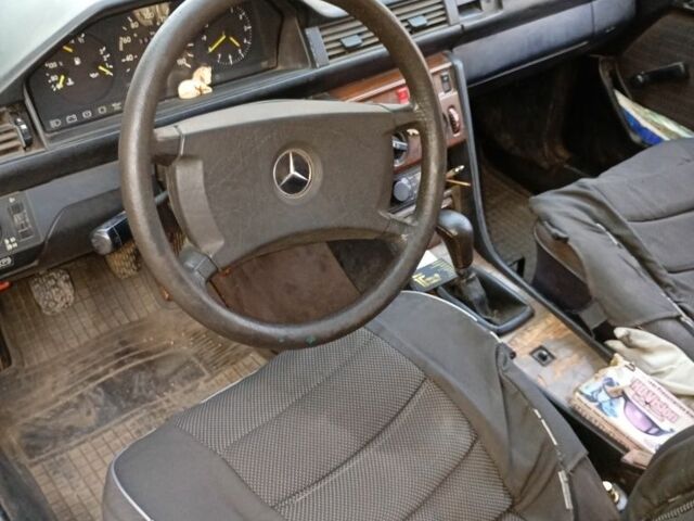 Коричневый Мерседес В124, объемом двигателя 2 л и пробегом 500 тыс. км за 1163 $, фото 3 на Automoto.ua