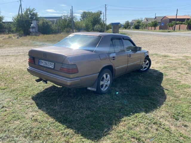 Коричневий Мерседес В124, об'ємом двигуна 2.3 л та пробігом 580 тис. км за 1650 $, фото 4 на Automoto.ua