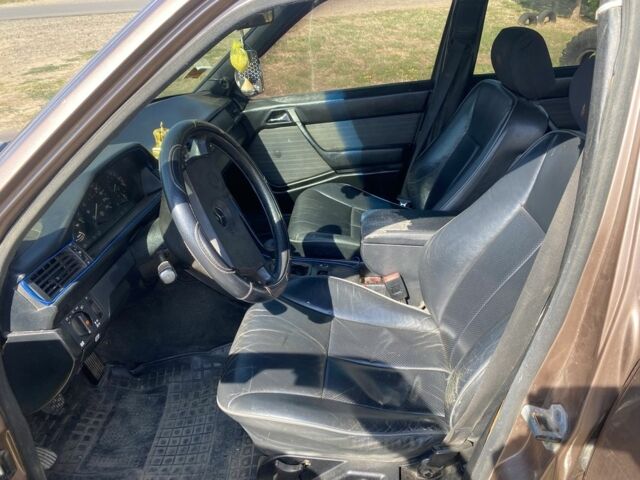 Коричневий Мерседес В124, об'ємом двигуна 2.3 л та пробігом 580 тис. км за 1650 $, фото 6 на Automoto.ua