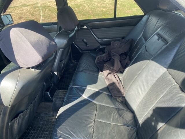 Коричневий Мерседес В124, об'ємом двигуна 2.3 л та пробігом 580 тис. км за 1650 $, фото 7 на Automoto.ua