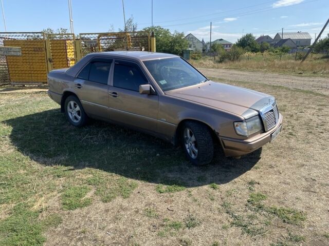 Коричневий Мерседес В124, об'ємом двигуна 2.3 л та пробігом 580 тис. км за 1650 $, фото 1 на Automoto.ua