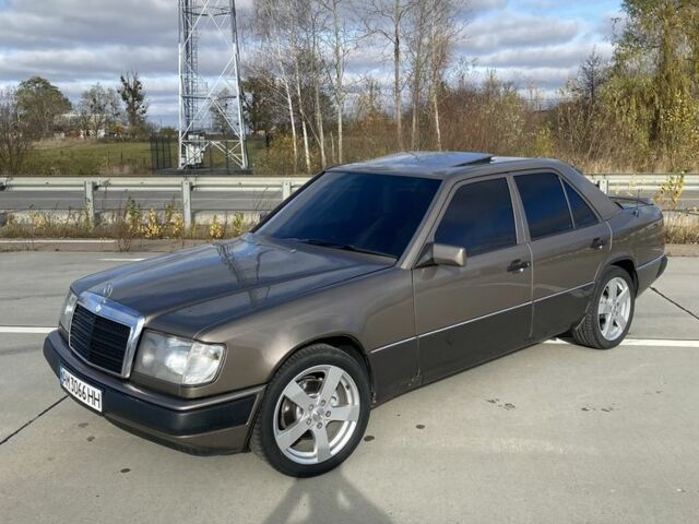 Коричневый Мерседес В124, объемом двигателя 2.3 л и пробегом 480 тыс. км за 2900 $, фото 1 на Automoto.ua