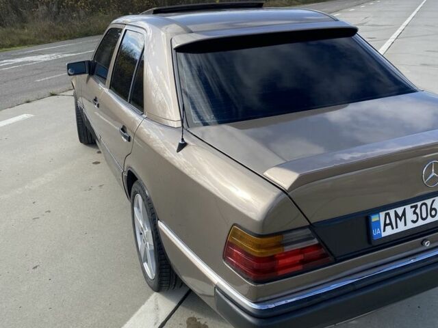 Коричневый Мерседес В124, объемом двигателя 2.3 л и пробегом 480 тыс. км за 2900 $, фото 4 на Automoto.ua