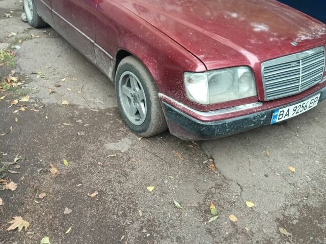Червоний Мерседес В124, об'ємом двигуна 2.2 л та пробігом 432 тис. км за 1500 $, фото 1 на Automoto.ua