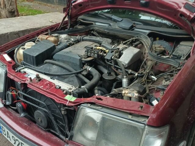 Червоний Мерседес В124, об'ємом двигуна 2.2 л та пробігом 432 тис. км за 1500 $, фото 6 на Automoto.ua