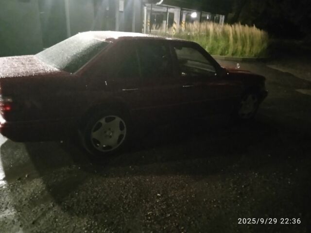 Червоний Мерседес В124, об'ємом двигуна 2 л та пробігом 2 тис. км за 4000 $, фото 1 на Automoto.ua