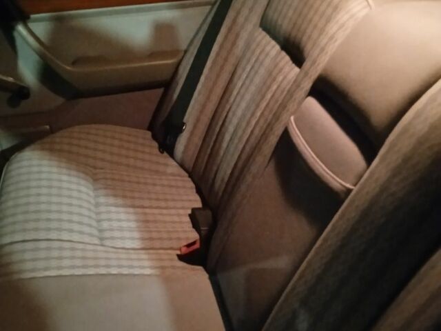 Червоний Мерседес В124, об'ємом двигуна 2 л та пробігом 2 тис. км за 4000 $, фото 5 на Automoto.ua