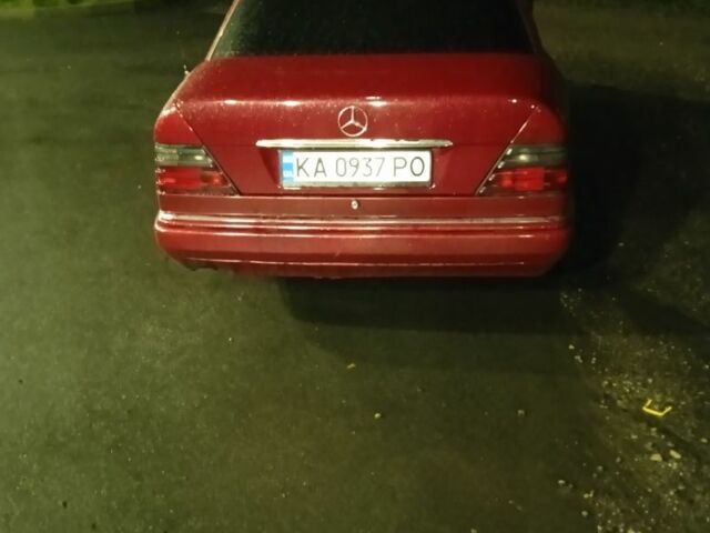 Червоний Мерседес В124, об'ємом двигуна 2 л та пробігом 2 тис. км за 4000 $, фото 2 на Automoto.ua