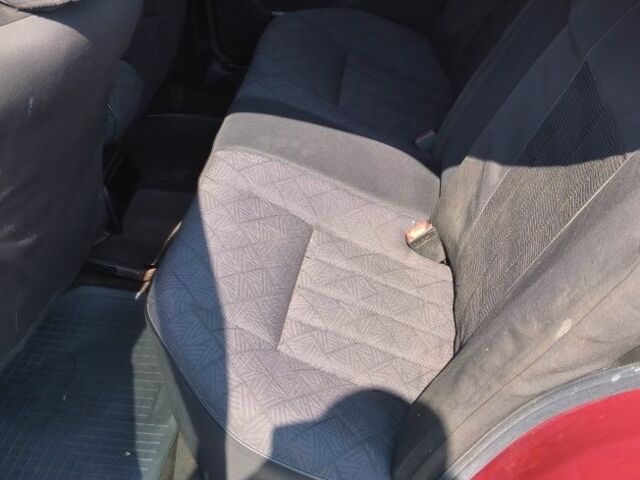 Красный Мерседес В124, объемом двигателя 3 л и пробегом 347 тыс. км за 2300 $, фото 5 на Automoto.ua