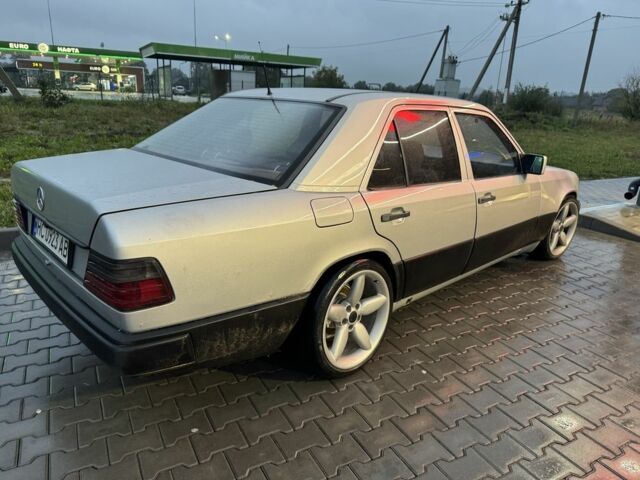 Сірий Мерседес В124, об'ємом двигуна 2.3 л та пробігом 380 тис. км за 2700 $, фото 4 на Automoto.ua