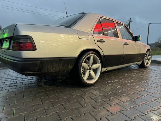 Сірий Мерседес В124, об'ємом двигуна 2.3 л та пробігом 380 тис. км за 2700 $, фото 2 на Automoto.ua