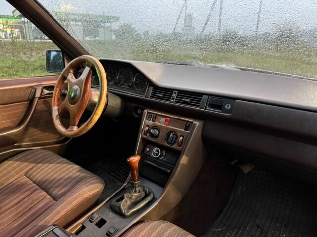 Сірий Мерседес В124, об'ємом двигуна 2.3 л та пробігом 380 тис. км за 2700 $, фото 6 на Automoto.ua