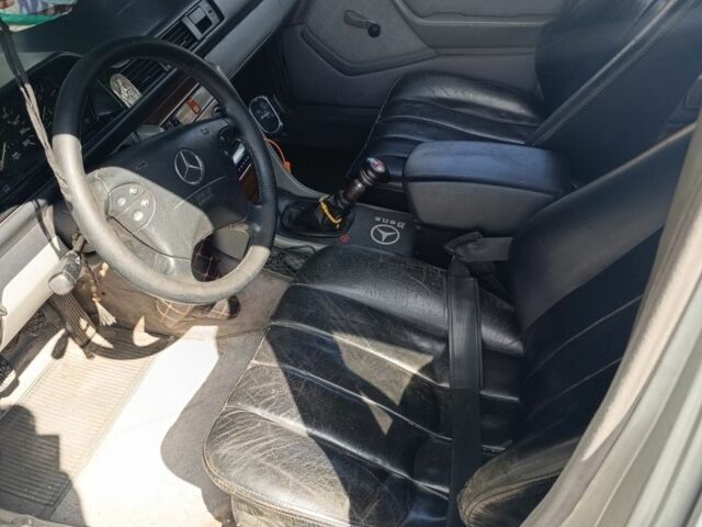 Сірий Мерседес В124, об'ємом двигуна 2.5 л та пробігом 100 тис. км за 1400 $, фото 4 на Automoto.ua