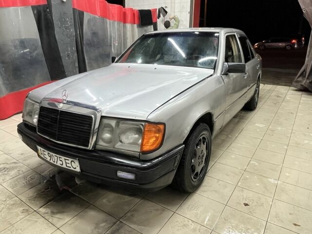 Серый Мерседес В124, объемом двигателя 2.6 л и пробегом 500 тыс. км за 1300 $, фото 8 на Automoto.ua