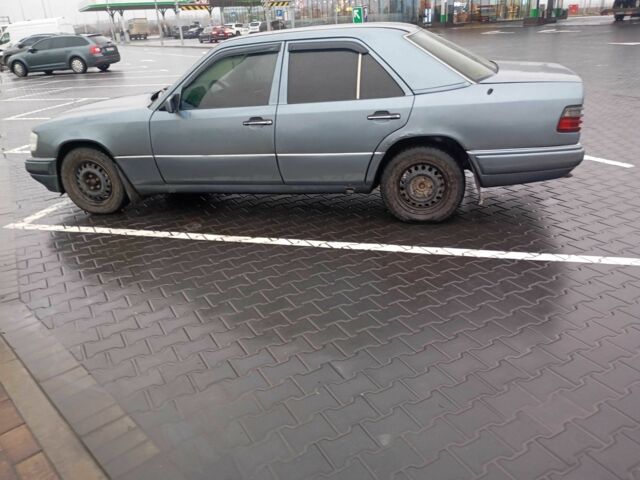 Серый Мерседес В124, объемом двигателя 2 л и пробегом 380 тыс. км за 3200 $, фото 2 на Automoto.ua