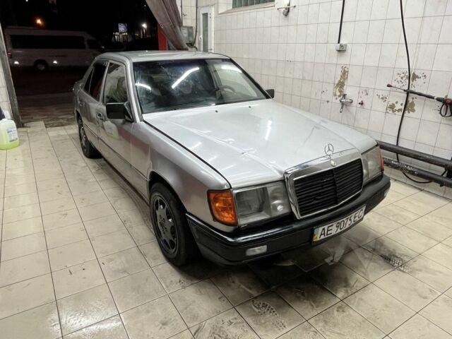 Серый Мерседес В124, объемом двигателя 2.6 л и пробегом 500 тыс. км за 1300 $, фото 9 на Automoto.ua