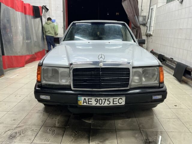 Серый Мерседес В124, объемом двигателя 2.6 л и пробегом 500 тыс. км за 1300 $, фото 6 на Automoto.ua