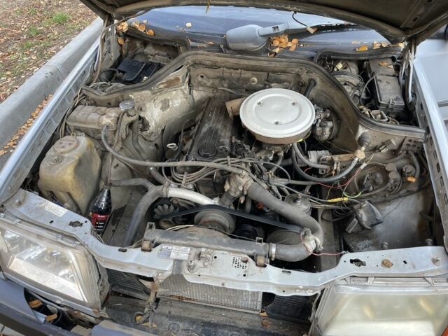 Серый Мерседес В124, объемом двигателя 2 л и пробегом 3 тыс. км за 700 $, фото 1 на Automoto.ua