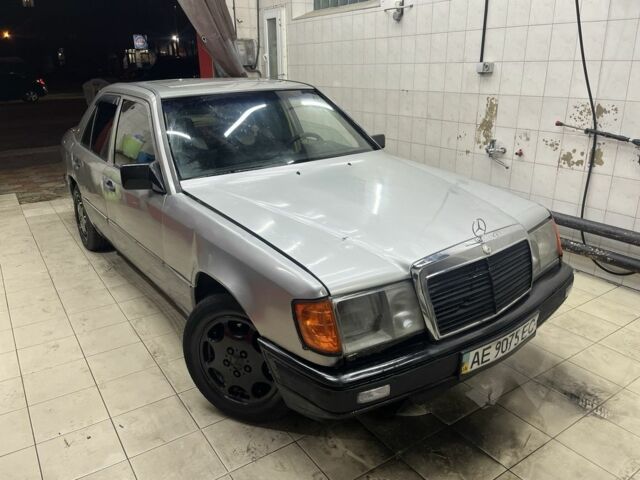 Серый Мерседес В124, объемом двигателя 2.6 л и пробегом 500 тыс. км за 1300 $, фото 5 на Automoto.ua