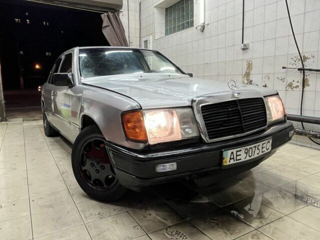 Серый Мерседес В124, объемом двигателя 2.6 л и пробегом 500 тыс. км за 1300 $, фото 1 на Automoto.ua