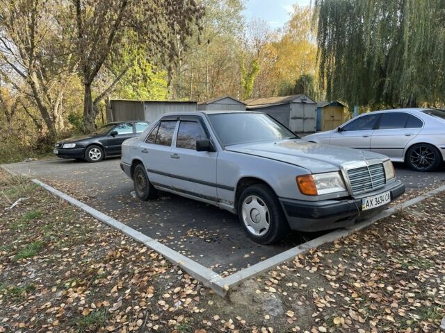 Серый Мерседес В124, объемом двигателя 2 л и пробегом 3 тыс. км за 700 $, фото 6 на Automoto.ua