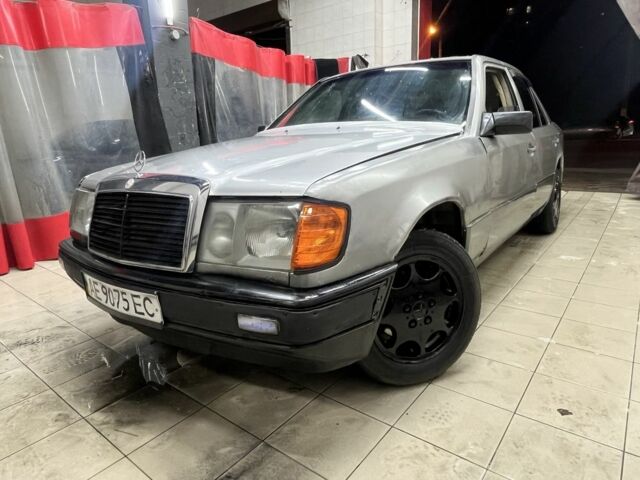 Серый Мерседес В124, объемом двигателя 2.6 л и пробегом 500 тыс. км за 1300 $, фото 4 на Automoto.ua